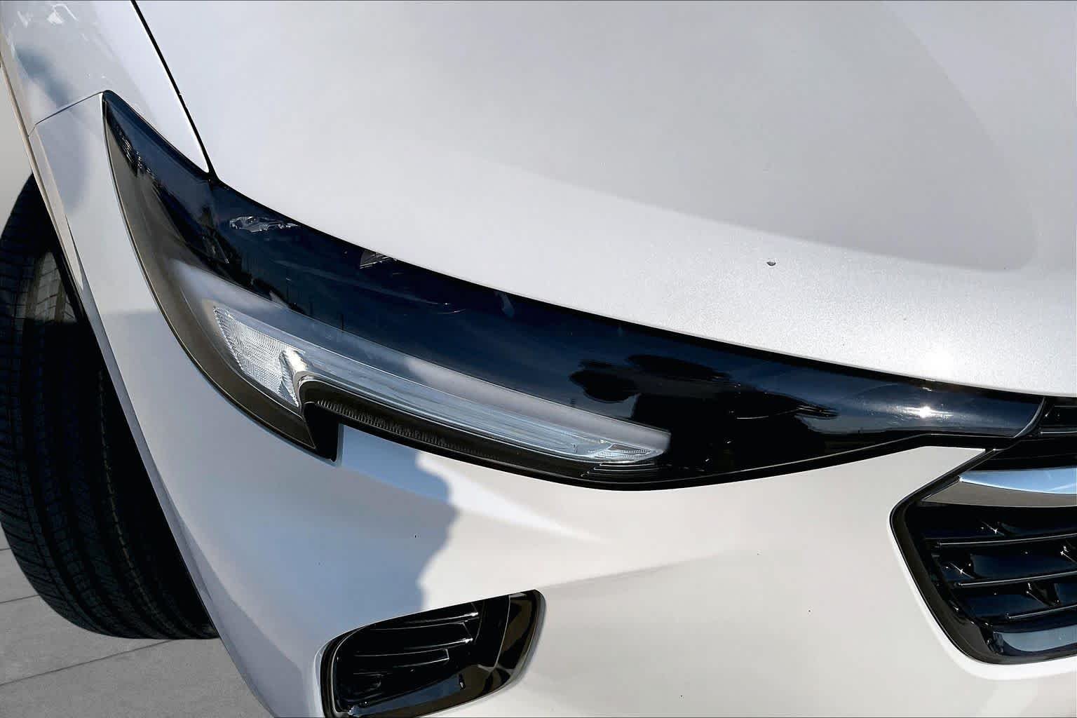 Used 2023 White Frost Tricoat Buick Essence image 51