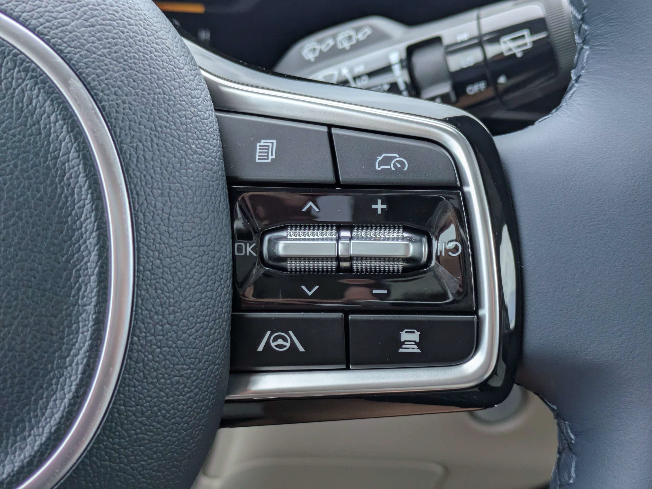 New 2026 Ivory Silver Kia SX image 25