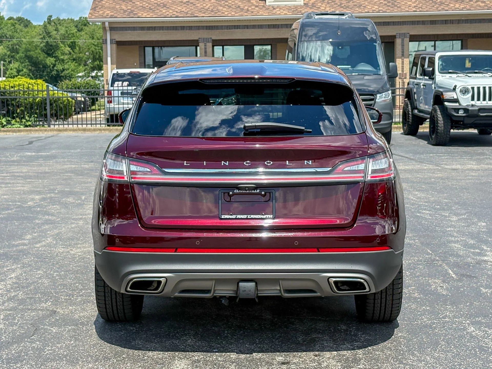 Used 2022 Red Lincoln Reserve image 16