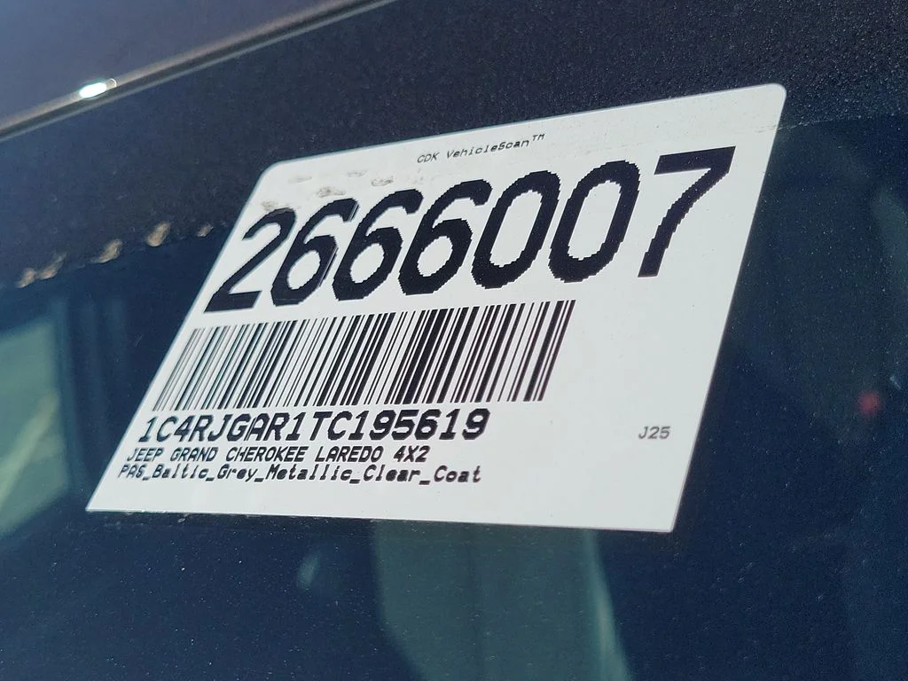 New 2026 Baltic Gray Metallic Clear-Coat Exterior Paint Jeep Altitude image 21