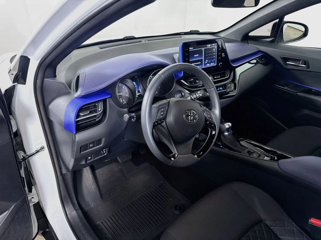 Used 2022 Wind Chill Pearl Toyota XLE image 10