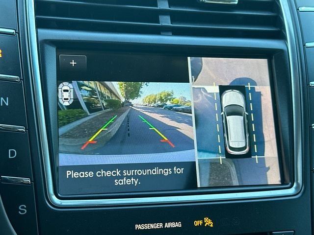 Used 2019 White Lincoln Reserve image 19
