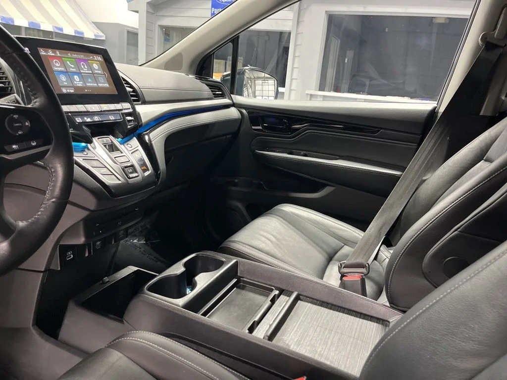 Used 2022 Modern Steel Metallic Honda Touring image 14