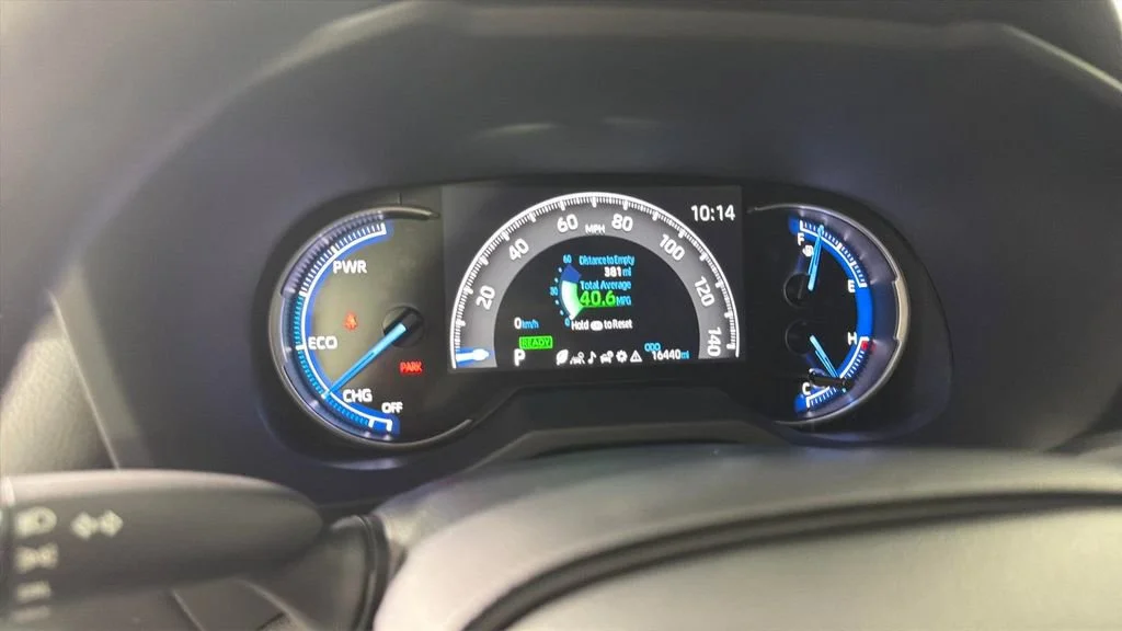 Used 2025 Silver Toyota LE image 20