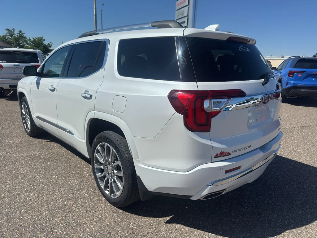 Used 2022 White Frost Tricoat GMC Denali image 8