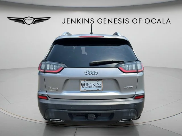 Used 2021 Silver Jeep Latitude Lux image 4