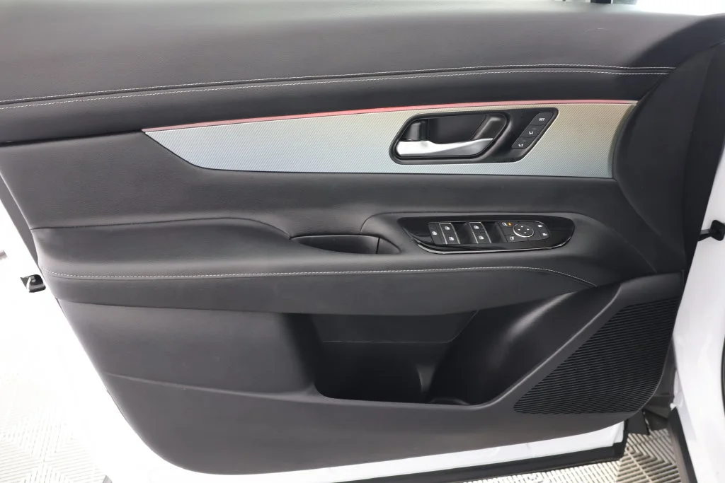 Used 2025 White Pearl Nissan SL image 26