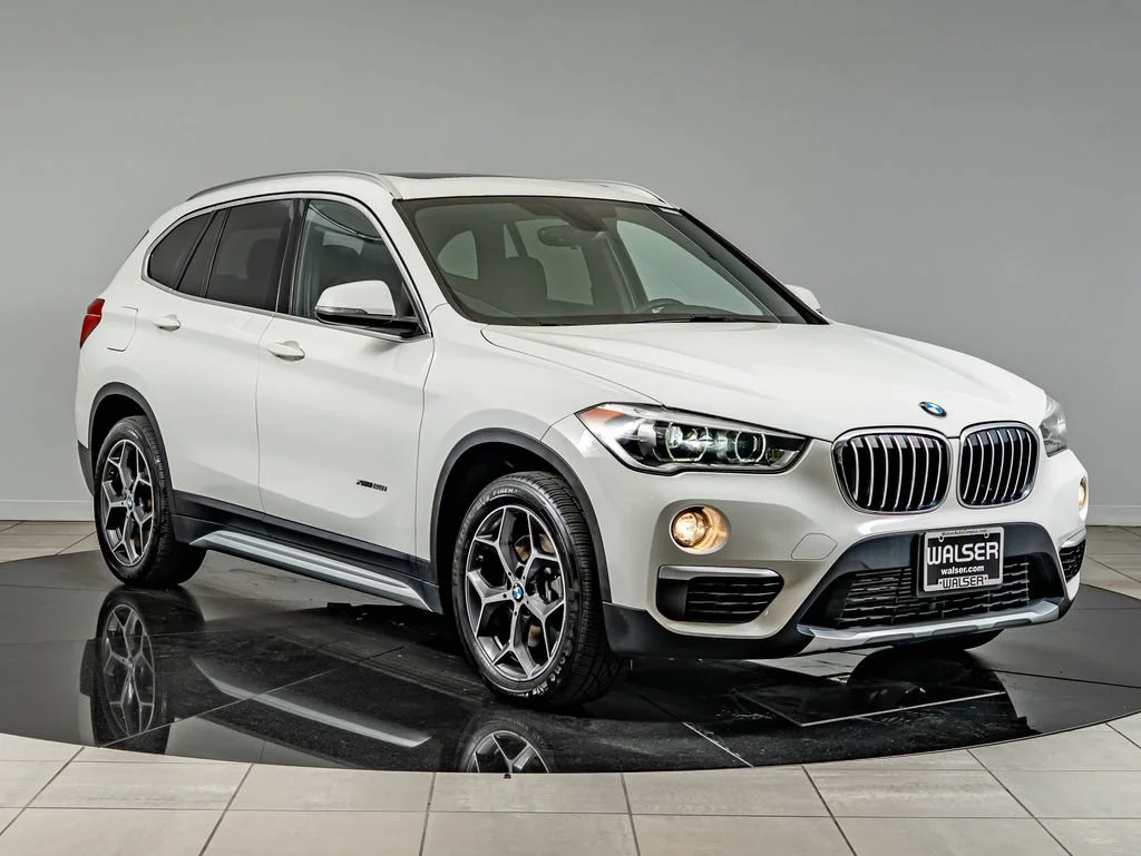 Used 2017 Alpine White BMW xDrive28i image 3