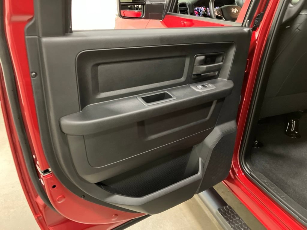 New 2026 Molten Red Pearl-Coat Exterior Paint RAM Tradesman image 14