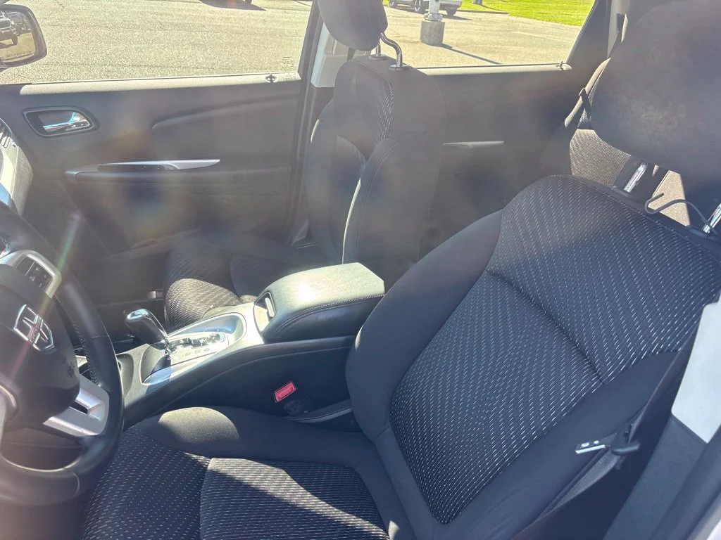 Used 2017 White Dodge SXT image 30