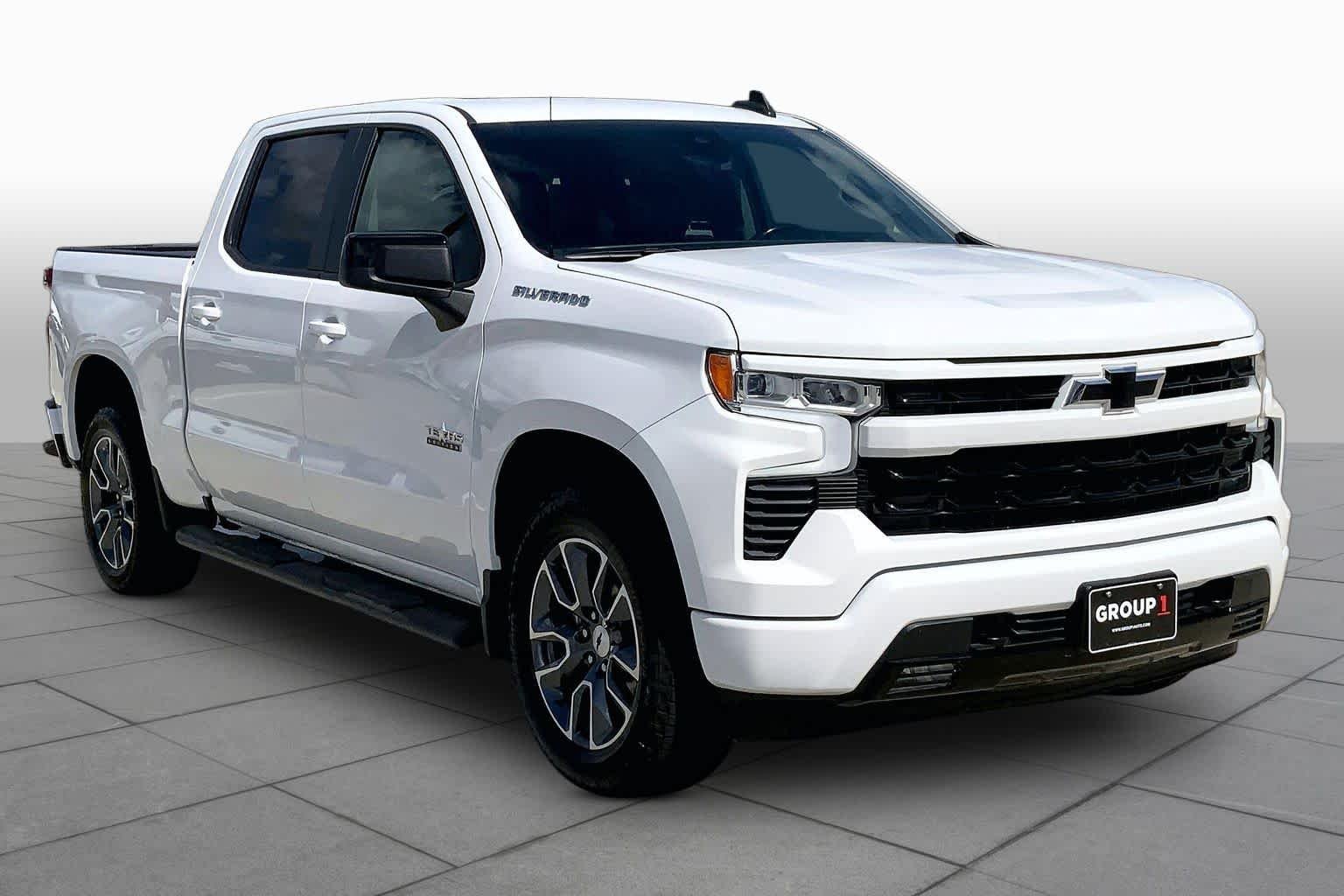 Used 2022 Summit White Chevrolet RST image 3