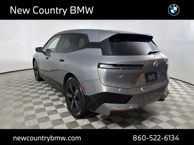 Used 2024 Gray BMW xDrive50 image 5