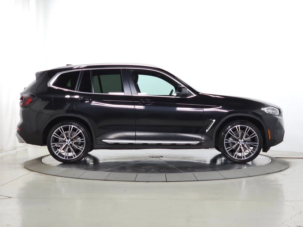 Used 2023 Black BMW xDrive30i image 9