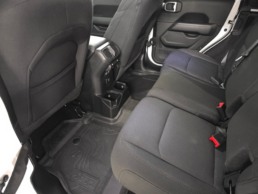 2023 Jeep Wrangler 4-Door Sahara - Photo 20