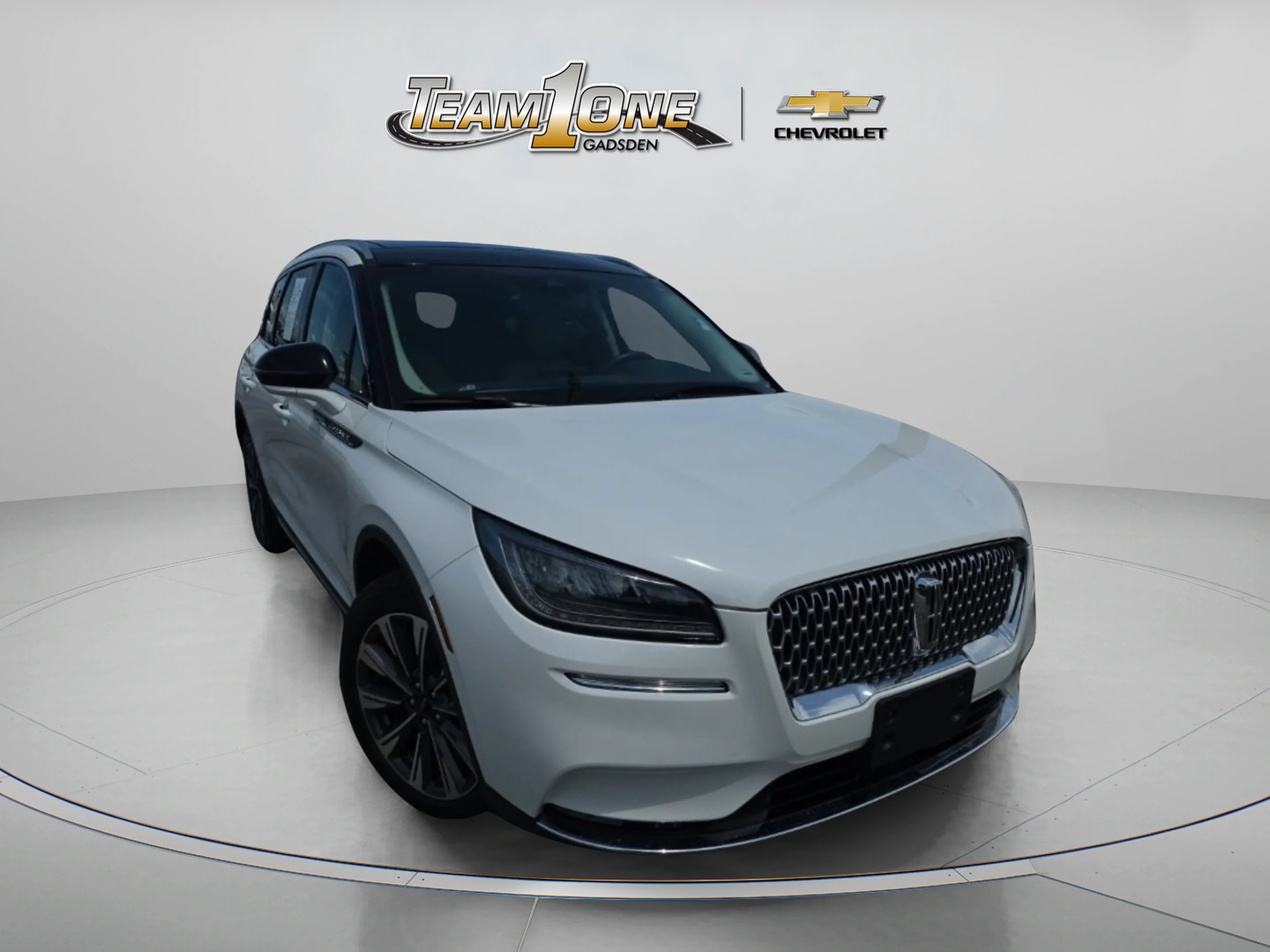 Used 2020 White Lincoln Reserve image 1