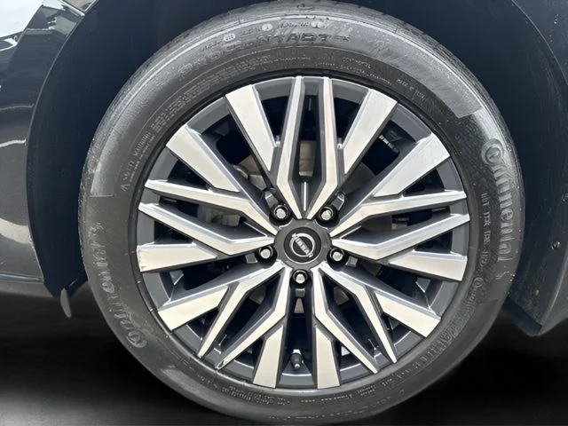 Used 2023 Black Nissan 2.5 SV image 36