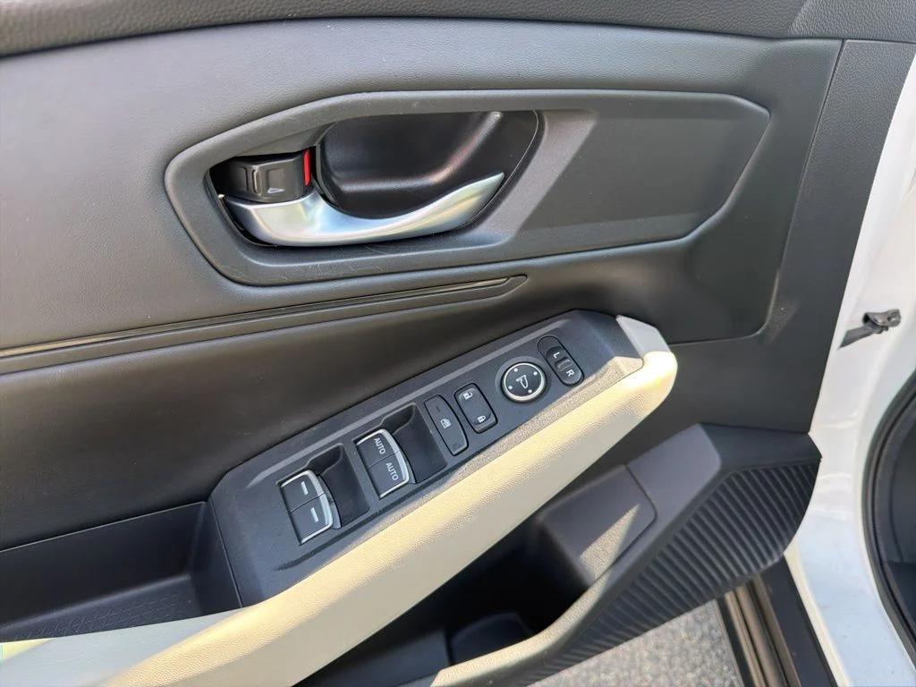 Used 2024 White Honda EX image 13