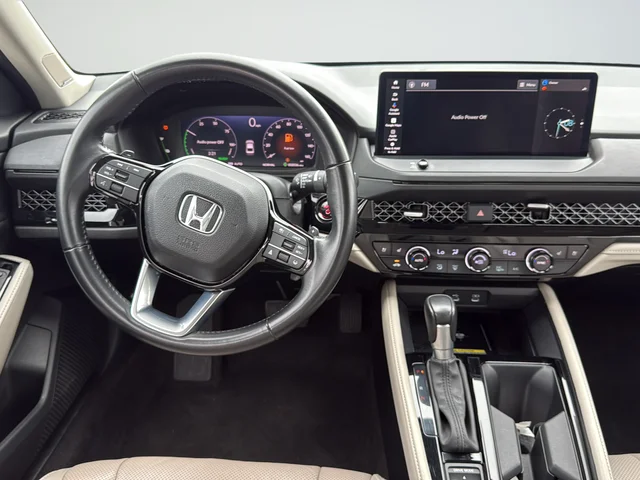 Used 2023 White Honda Touring image 11