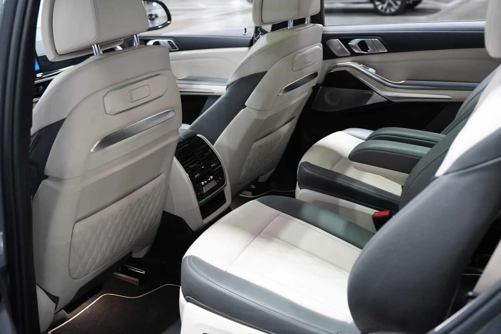 Certified Used 2024 Skyscraper Grey Metallic BMW ALPINA XB7 image 24