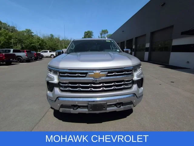 Used 2022 Silver Ice Metallic Chevrolet LTZ image 7