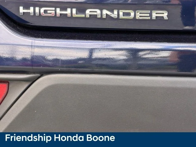 Used 2023 Blue Toyota L image 12