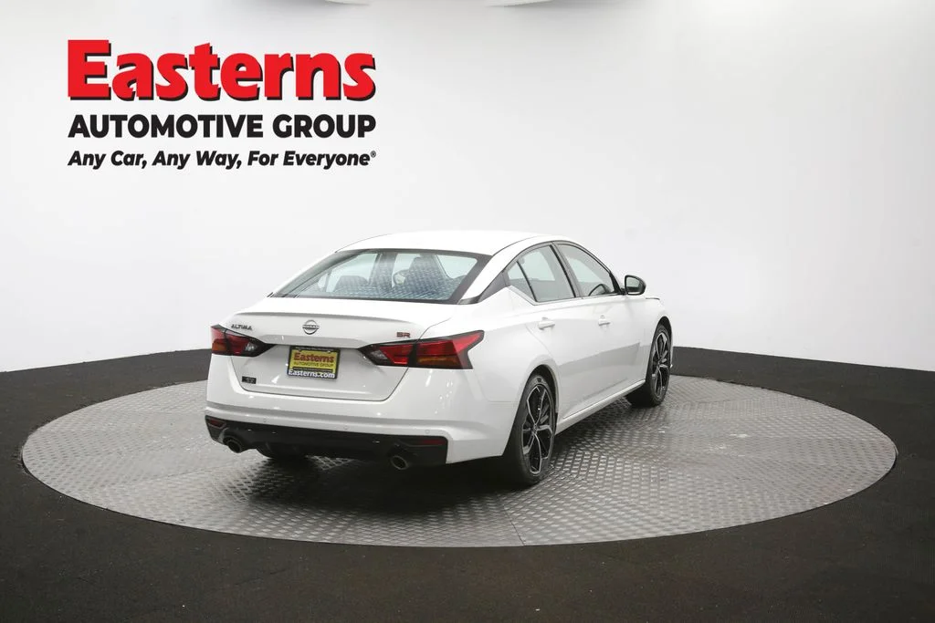 Used 2024 White Nissan 2.5 SR image 39