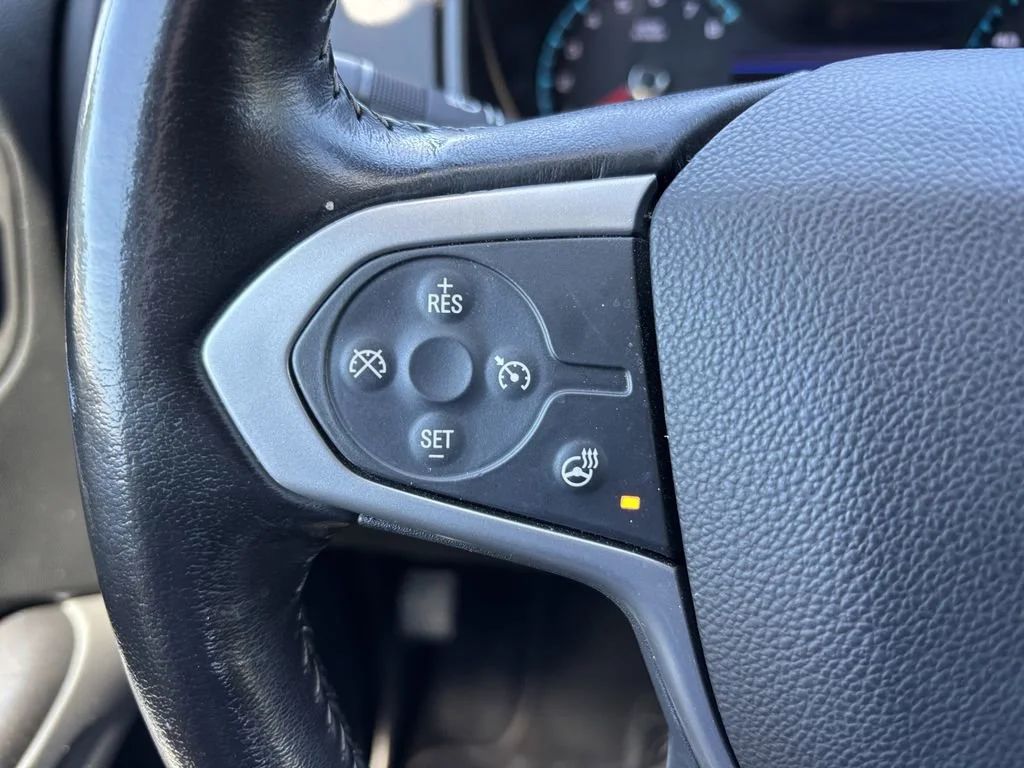 Used 2020 SUMMIT WHITE Chevrolet 4WD LT image 26