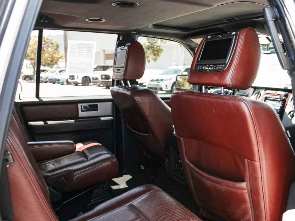 Used 2013 White Platinum Metallic Tri-Coat Ford King Ranch image 34