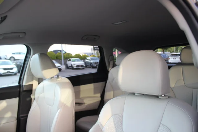 Used 2021 Black Kia S image 21