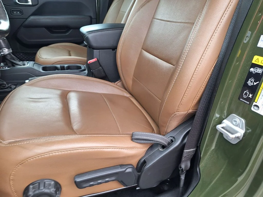 Used 2020 Green Jeep Unlimited Sahara image 10