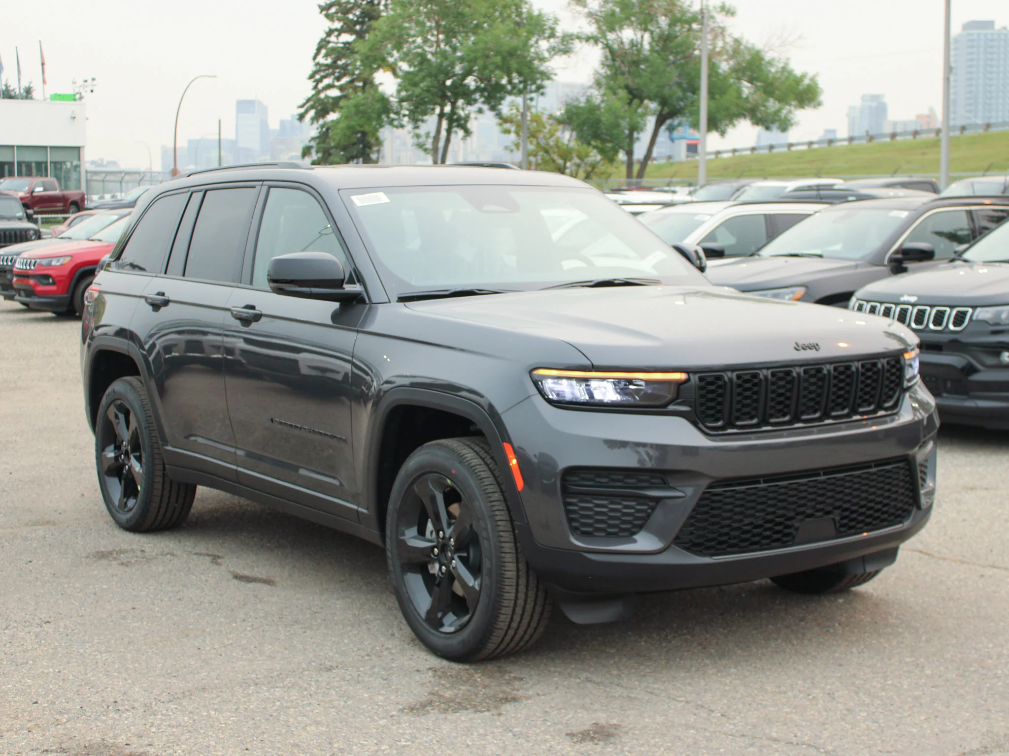 New 2025 Grey Jeep Altitude* 4x4, Sunroof, Trailer Tow Pkg, Heated Leather image 5
