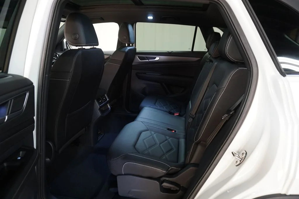 New 2026 White/off-white Volkswagen 2.0T SE w/Technology image 11