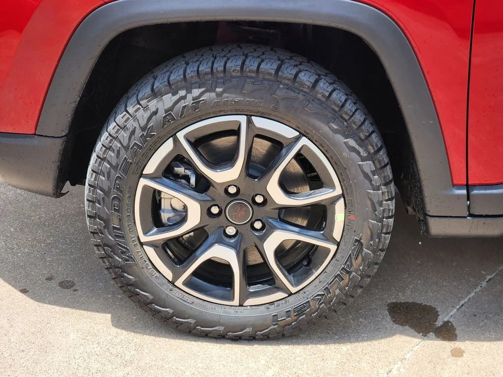 New 2026 Red Hot Pearl-Coat Exterior Paint Jeep Trailhawk image 7