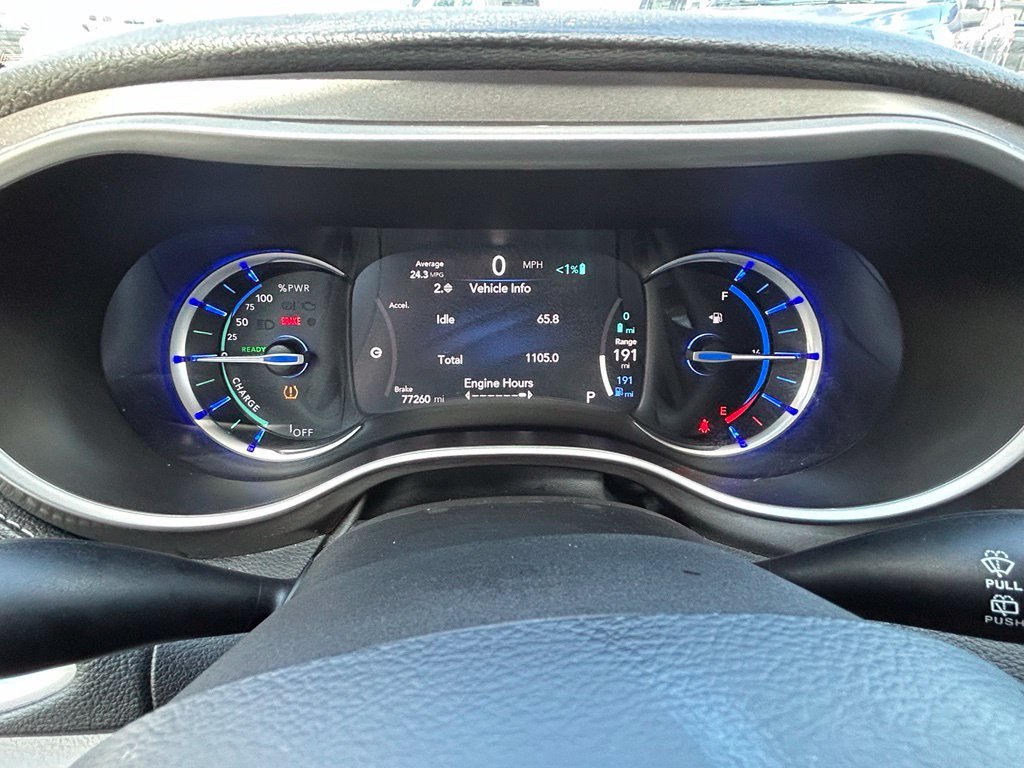 Used 2024 Black Chrysler Select image 12