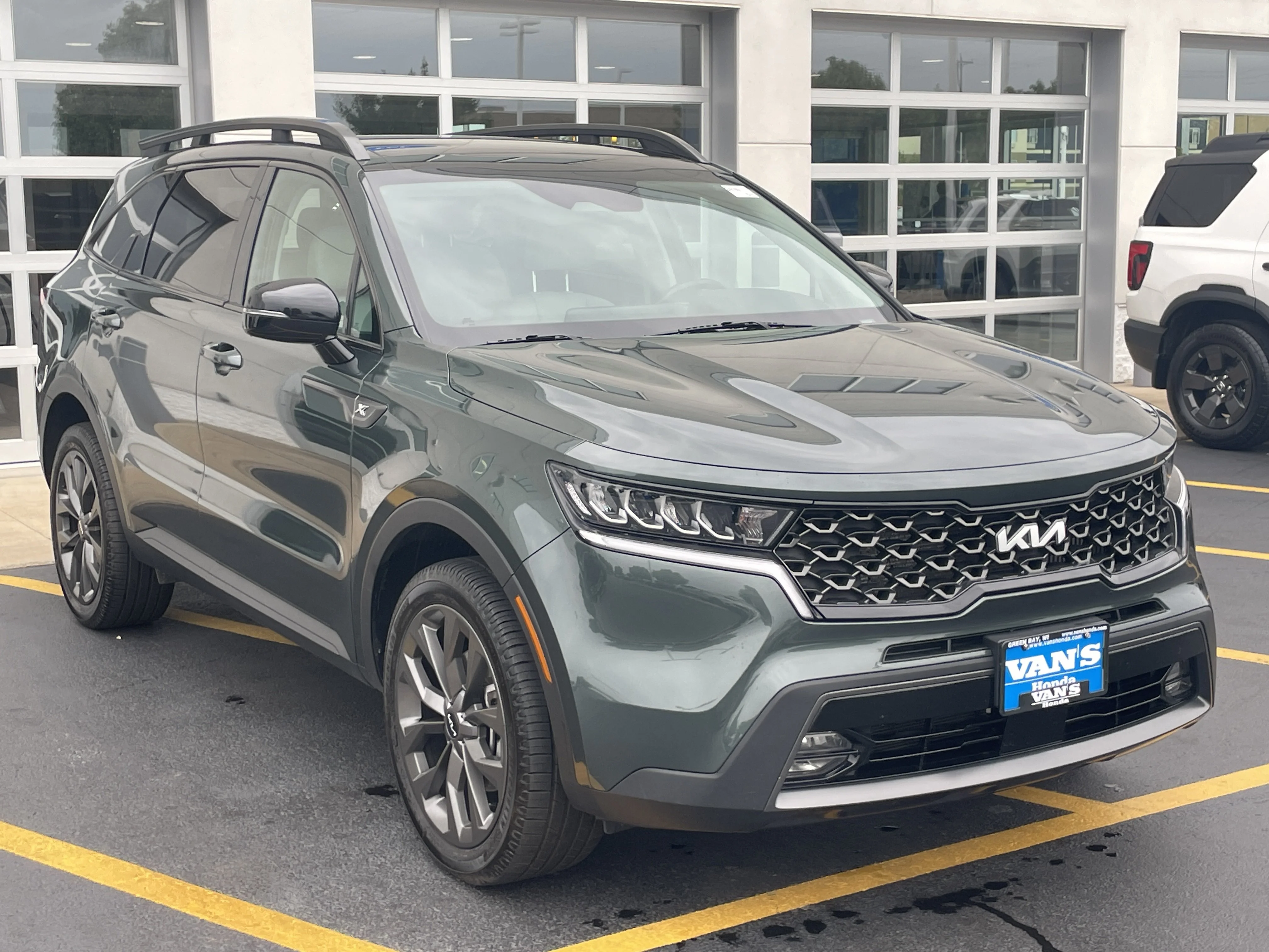 Used 2023 Aruba Green Kia X-Line EX image 32