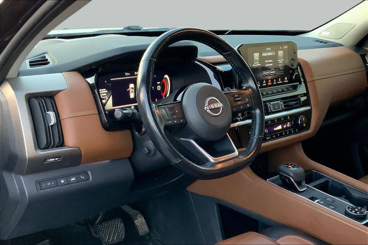 Used 2023 Super Black Nissan Platinum image 17