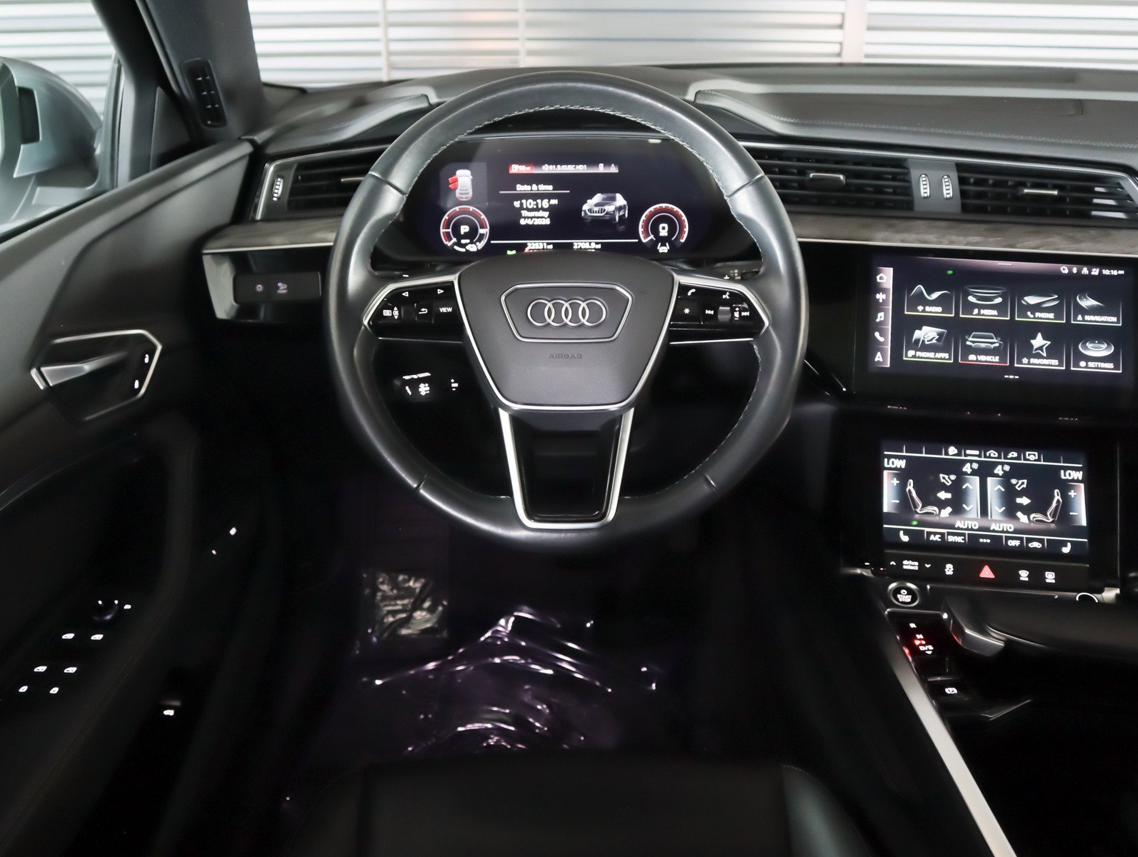 Used 2023 Florett Silver Metallic Audi S line Premium image 18