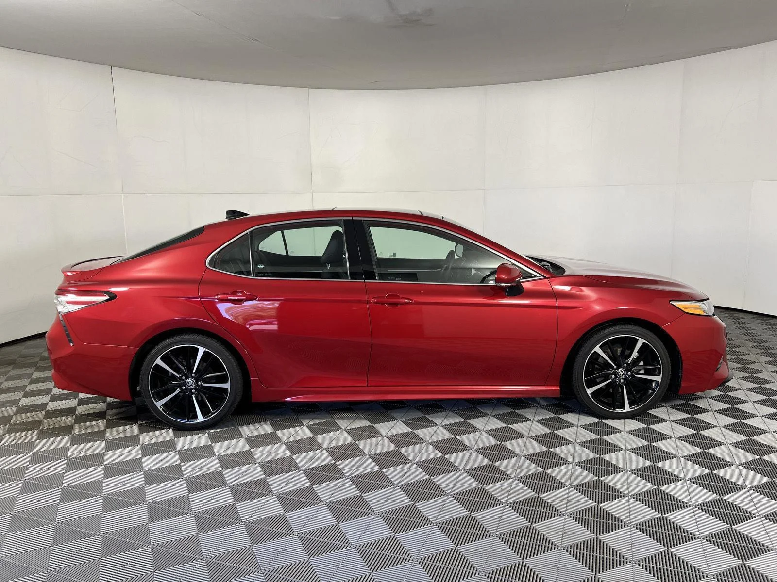 Used 2020 Supersonic Red Toyota XSE image 9