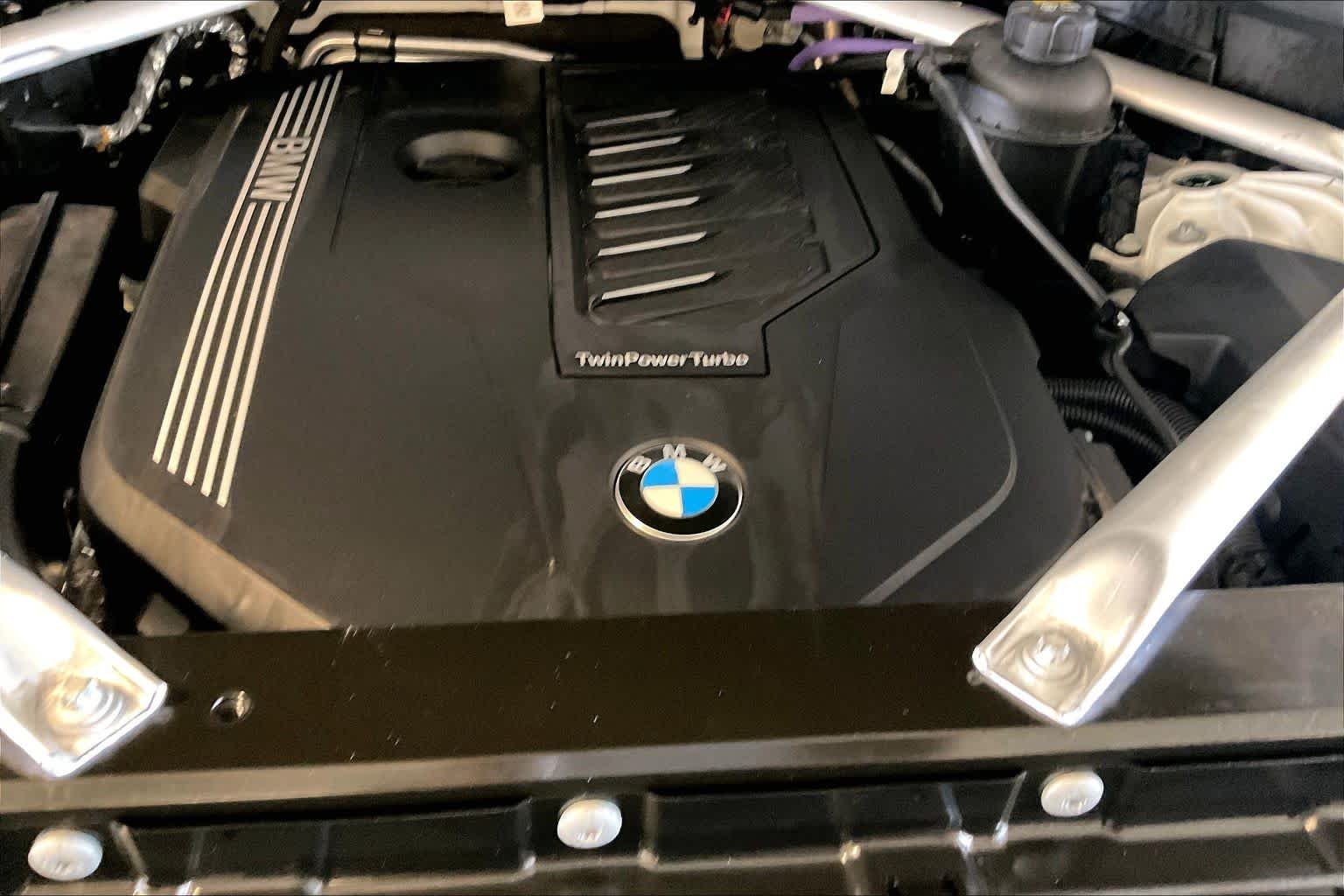 Used 2021 Mineral White Metallic BMW sDrive40i image 29