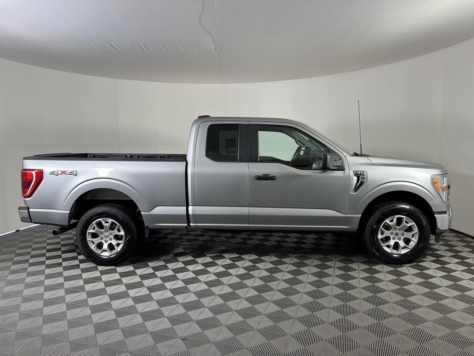 Used 2022 Iconic Silver Ford XLT image 22