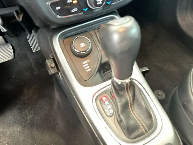 Used 2018 Silver Jeep Latitude image 21
