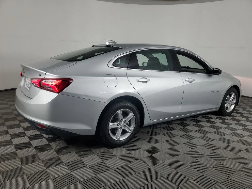 Used 2022 Silver Chevrolet LT image 4