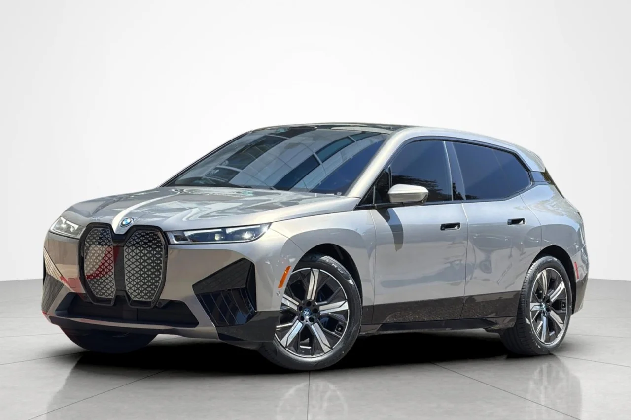 2025 BMW iX M60's photo