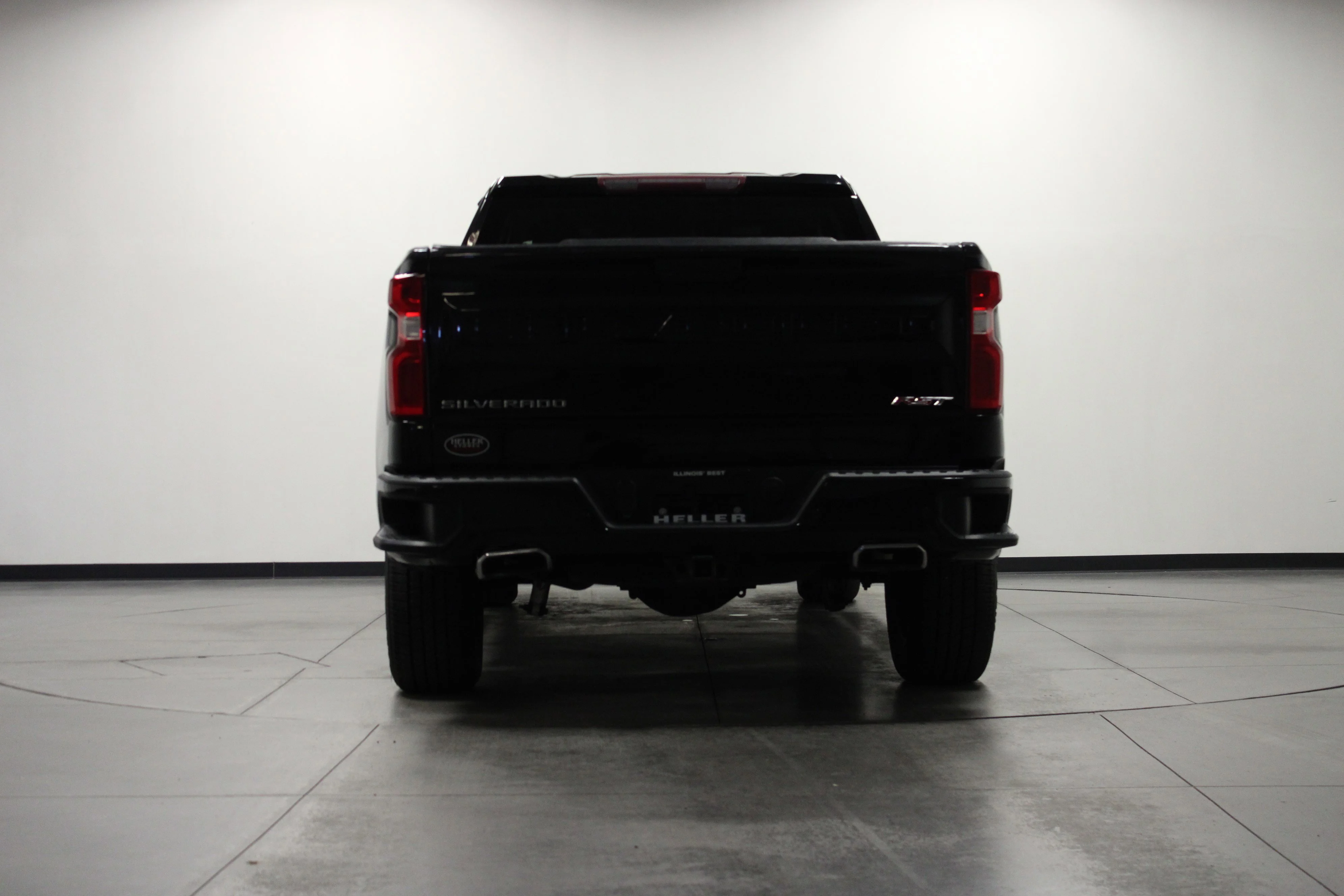 Used 2019 BLACK Chevrolet RST image 4