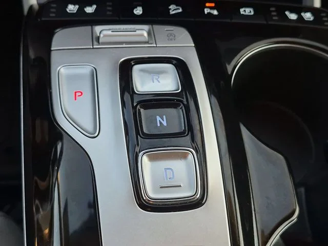 Used 2022 Silver Hyundai Limited image 27