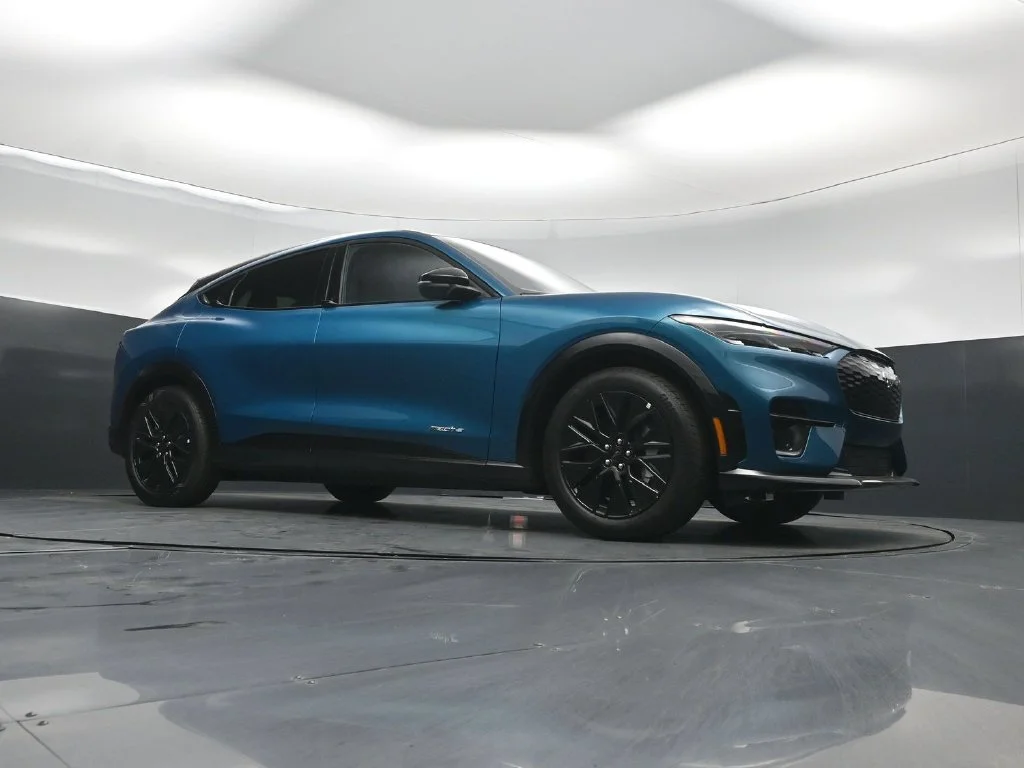 New 2026 Adriatic Blue Metallic Ford Premium image 3