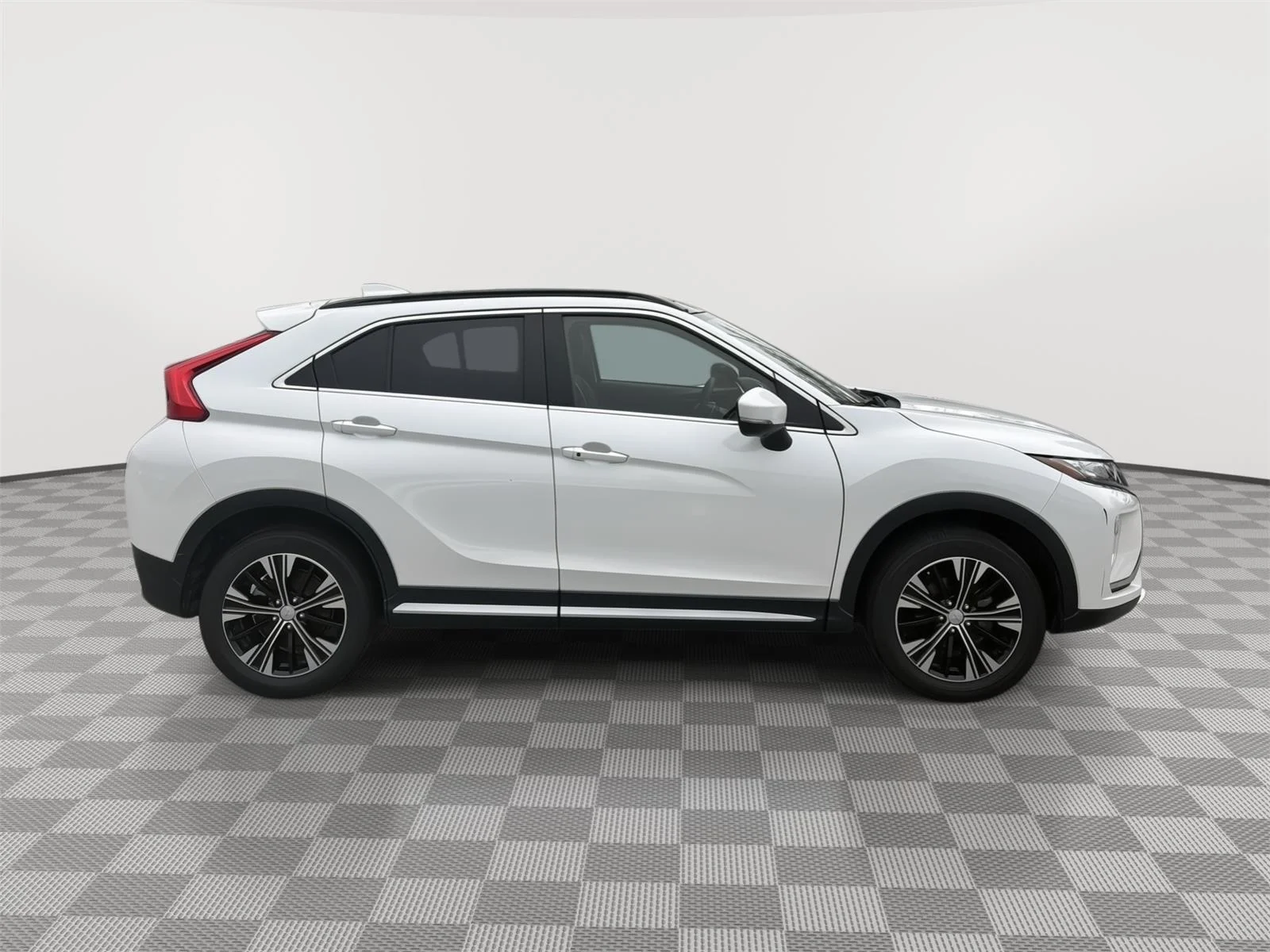 Used 2019 Pearl White Mitsubishi SEL image 13