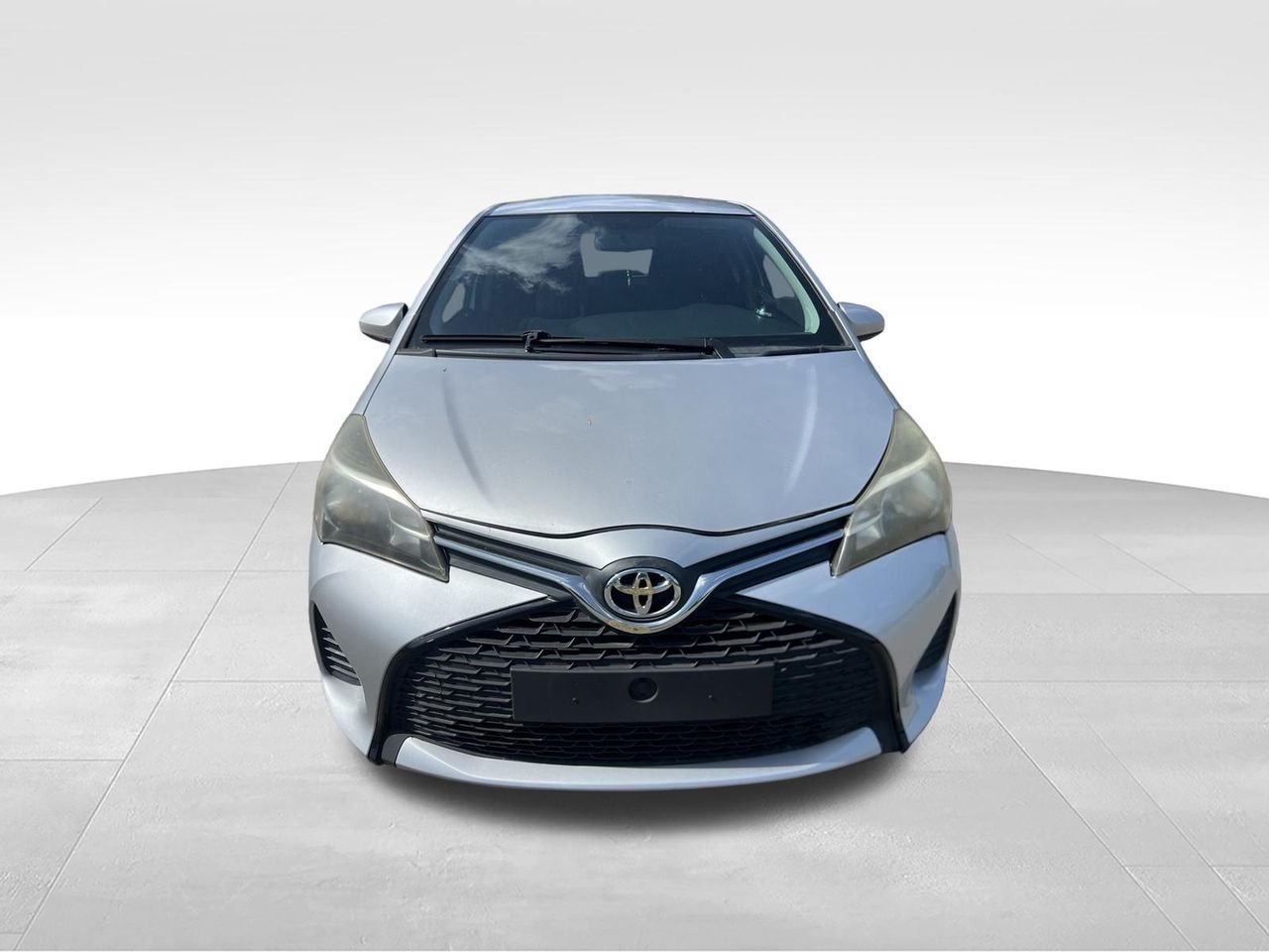 Used 2015 Silver Toyota LE image 2