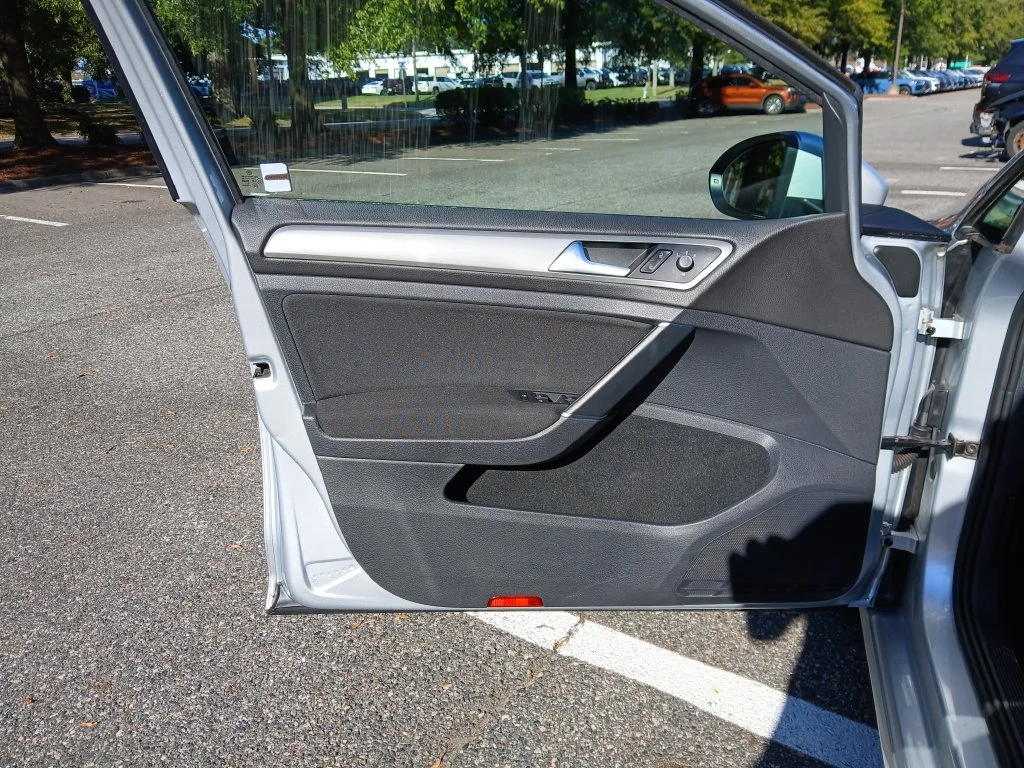 Used 2017 Silver Volkswagen S image 21