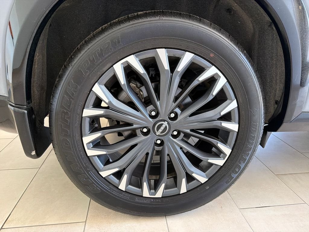 Used 2025 Gray Nissan Platinum image 7